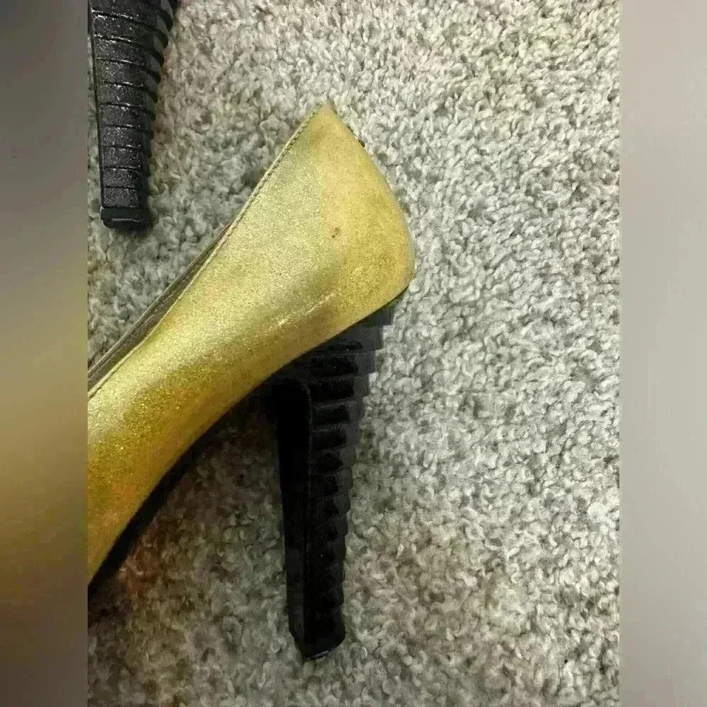 CHANEL Two-Tone Yellow and Black Heels - Picture 10 of 15